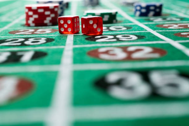 Live game show interface with round result panel